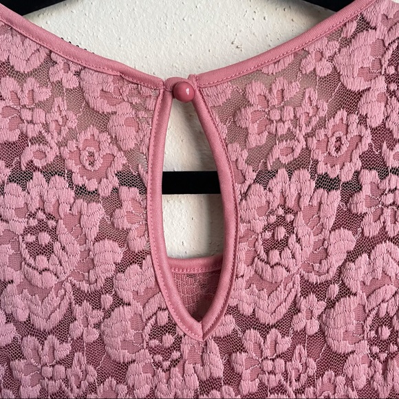 BKE Boutique Pink Lace Peplum Tank Top - Picture 7 of 9